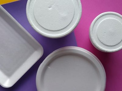 Si se terminó la torta helada: no tires los envases de plástico, transformalo en este hermoso reloj de pared