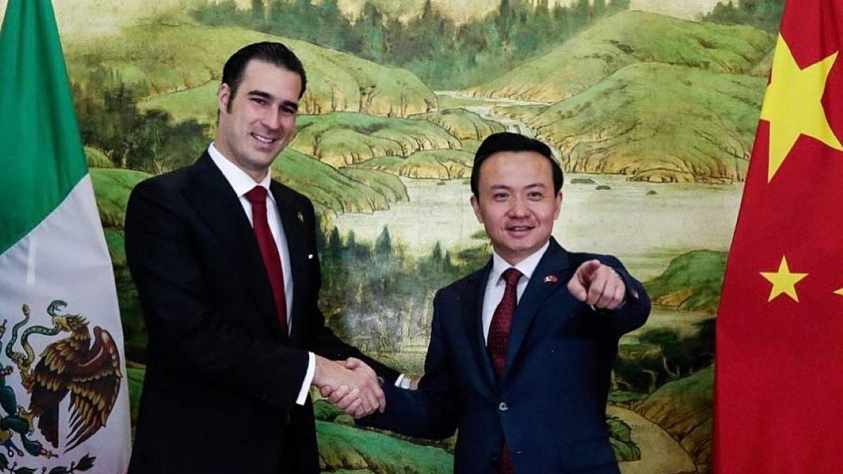El diputado morenista y el embajador Zhang Run
