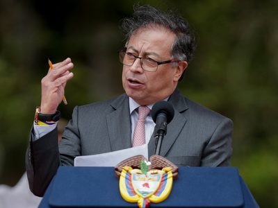 Presidente colombiano niega padecer problema de salud grave; admite momentos difíciles
