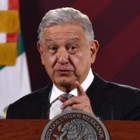 AMLO coquetea con García Luna: "valdría la pena que hablara" sobre el narco con Fox y Calderón