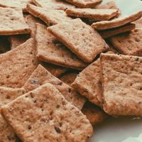 Galletas crackers de aceite de oliva: extra crujientes y perfectas para la hora del mate