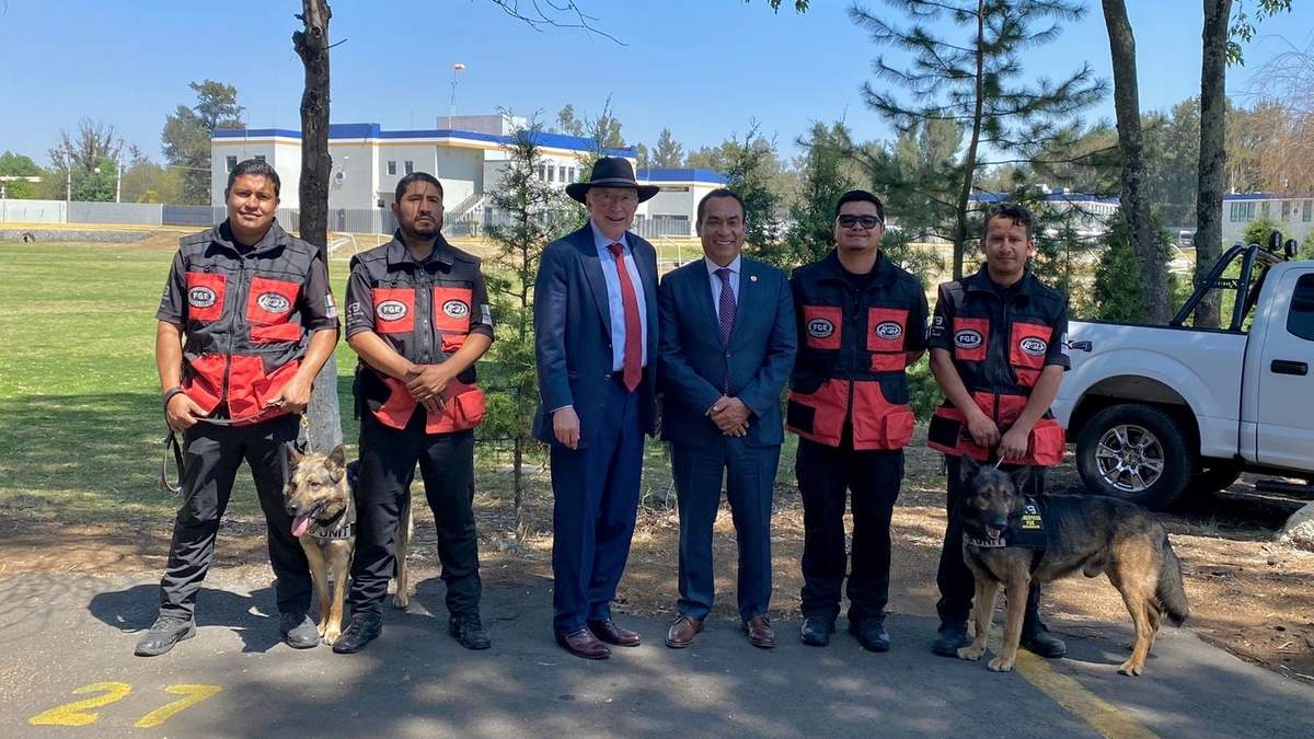 Ken Salazar en su visita a Michoacán