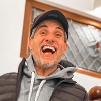 Abuelo baboso: el Chato Prada derritió la web con las fotografías más adorables de su nieta