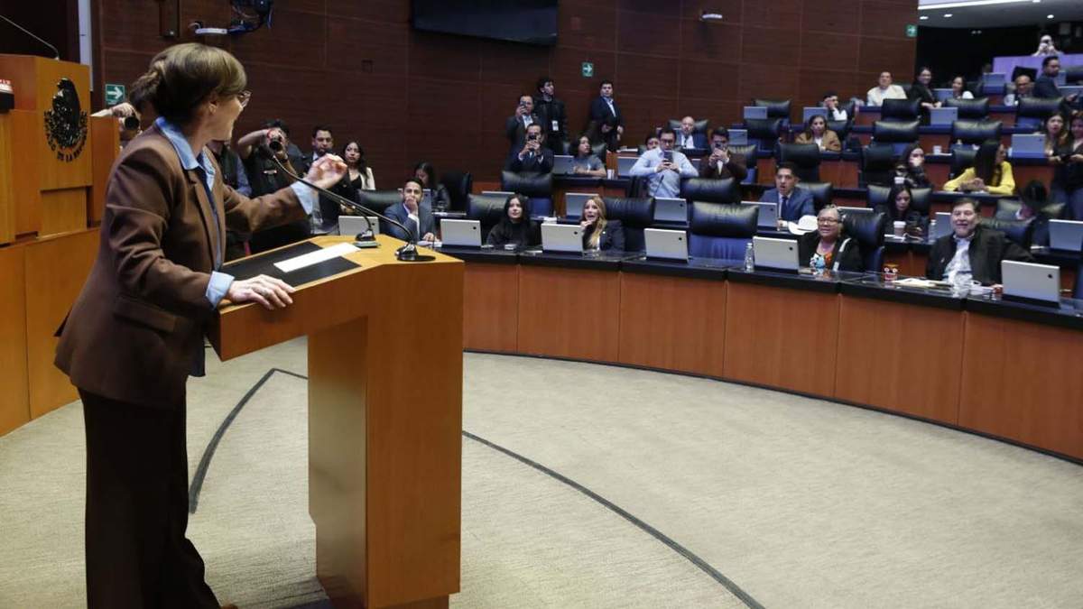 Lilly Téllez en la tribuna del Senado