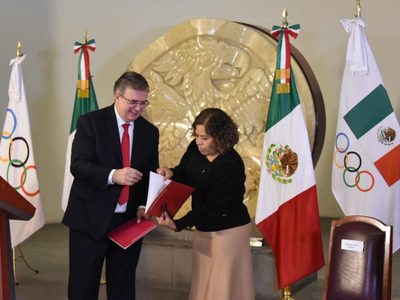 Ebrard contradice a AMLO y asegura que México sí busca ser sede de los Juegos Olímpicos