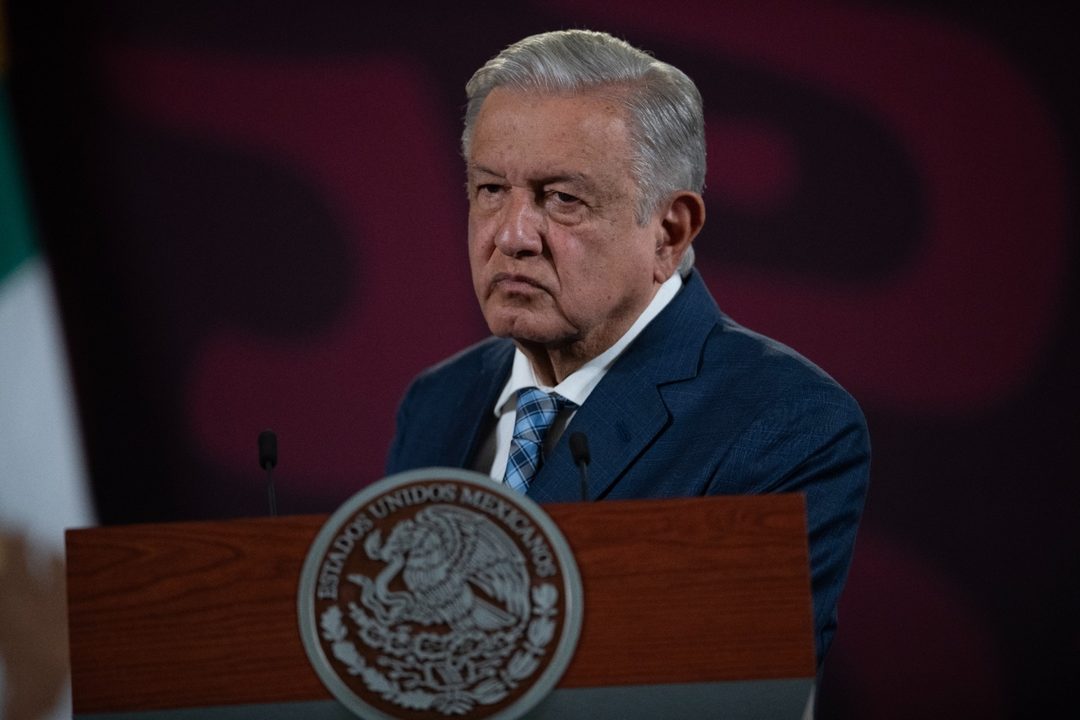 02 AMLO