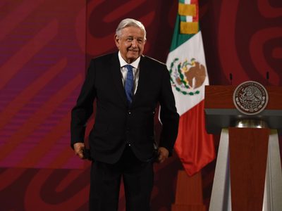 El cambio de horario causa daño a la salud, por lo que se estudia dejar sólo uno: AMLO