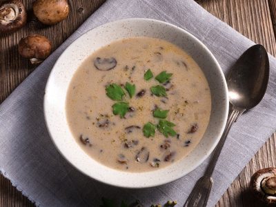 Secretos para hacer una sopa crema de papa y hongos, fácil e ideal para los primeros fríos