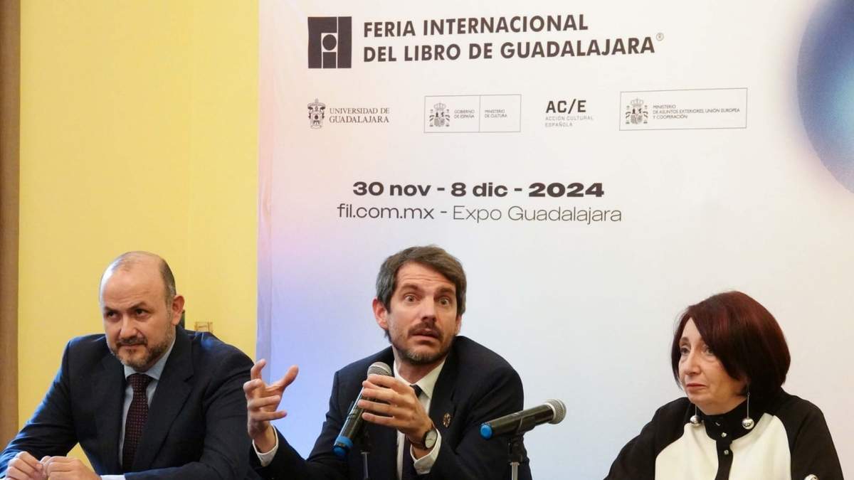 Ricardo Villanueva Lomelí, rector de la Universidad de Guadalajara; Ernesto Urtasun Doménech, ministro de Cultura de España, y Marisol Schulz Manaut, directora de la FIL