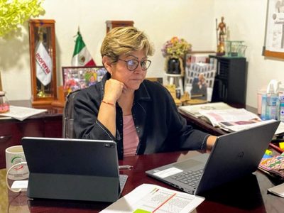 Balean automóvil donde viajaba la senadora morenista Martha Guerrero