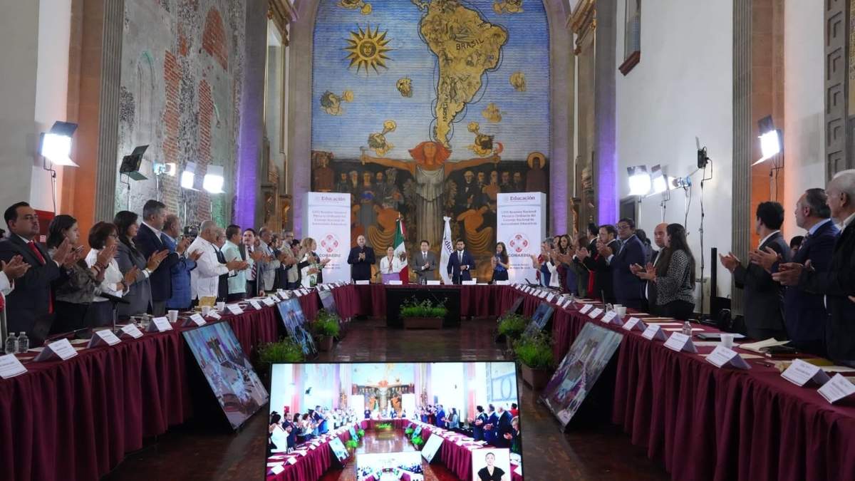 La reunión de los integrantes del Consejo Nacional de Autoridades Educativas (Conaedu)