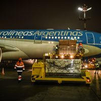 La vacuna rusa, en camino hacia Argentina: el avión ya partió desde Moscú