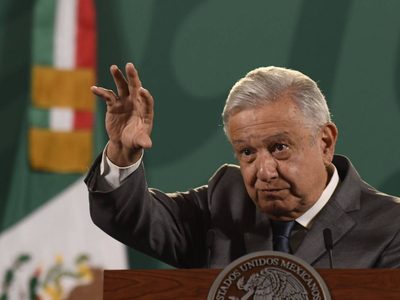 Mejor aguantar "la andanada" de los medios y destinar más dinero a ayudar a la gente: AMLO
