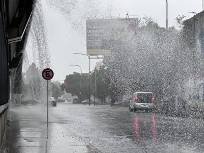 El SMN lanzó una alerta naranja por tormentas y granizo: a qué provincias alcanza