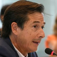 Lipovetzky le apuntó a Arroyo por los sobreprecios, aunque reconoció el trabajo del Gobierno