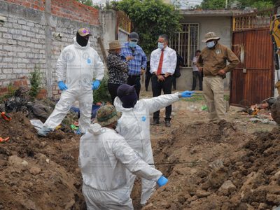 Restos de 32 personas son localizados en fosa clandestina en Irapuato