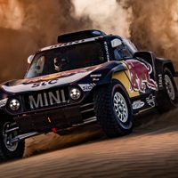 Rally Dakar 2021: Carlos Sainz volvió a la victoria y acortó distancia con Peterhansel