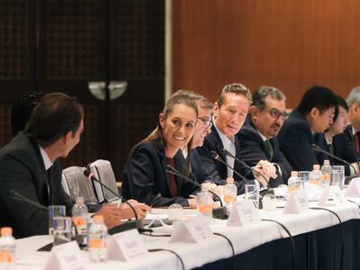 Sheinbaum se reúne con la cúpula de los banqueros y propone inversión “para el bienestar”