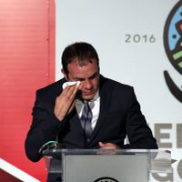 Llora Cuauhtémoc Blanco al rendir su primer informe