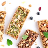 La ANMAT prohibió la comercialización de una barra de cereal energizante y una granola proteica
