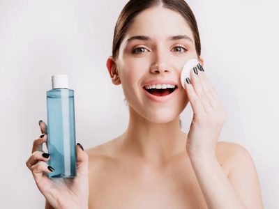 Agua micelar, ¿se enjuaga o no?: qué dicen los expertos