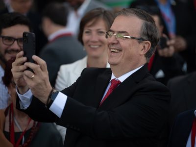 Marcelo Ebrard se lanza como youtuber; estrenará su programa "DiChelo"