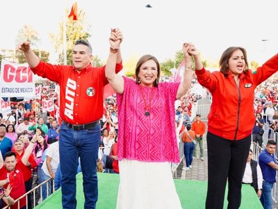 En Edomex, Xóchitl Gálvez elogia a Arturo Montiel y Camacho Quiroz y arremete contra Eruviel Ávila