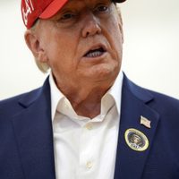 Trump se irrita con reportero por pregunta sobre el aborto: "Deja de hablar de eso"