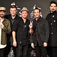 Hasta las lágrimas: Los Backstreet Boys tocaron por esta noble causa. ¡Y con sus hijos!