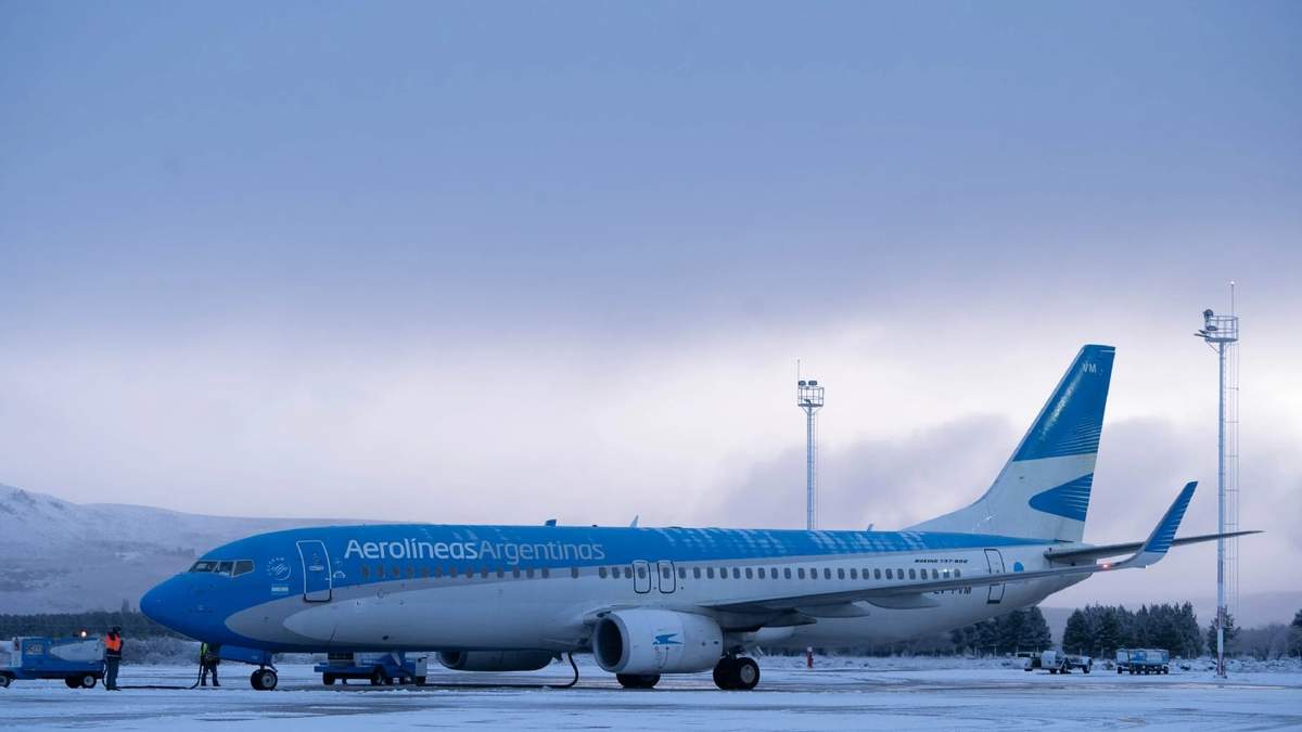 Un avión de Aerolíneas Argentinas en el Aeropuerto Chapelco. Fuente: (Twitter)