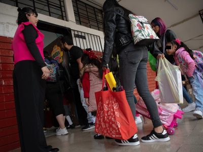 Inflación acumula su novena quincena a la baja; colegiaturas, las que más aumentaron de precio