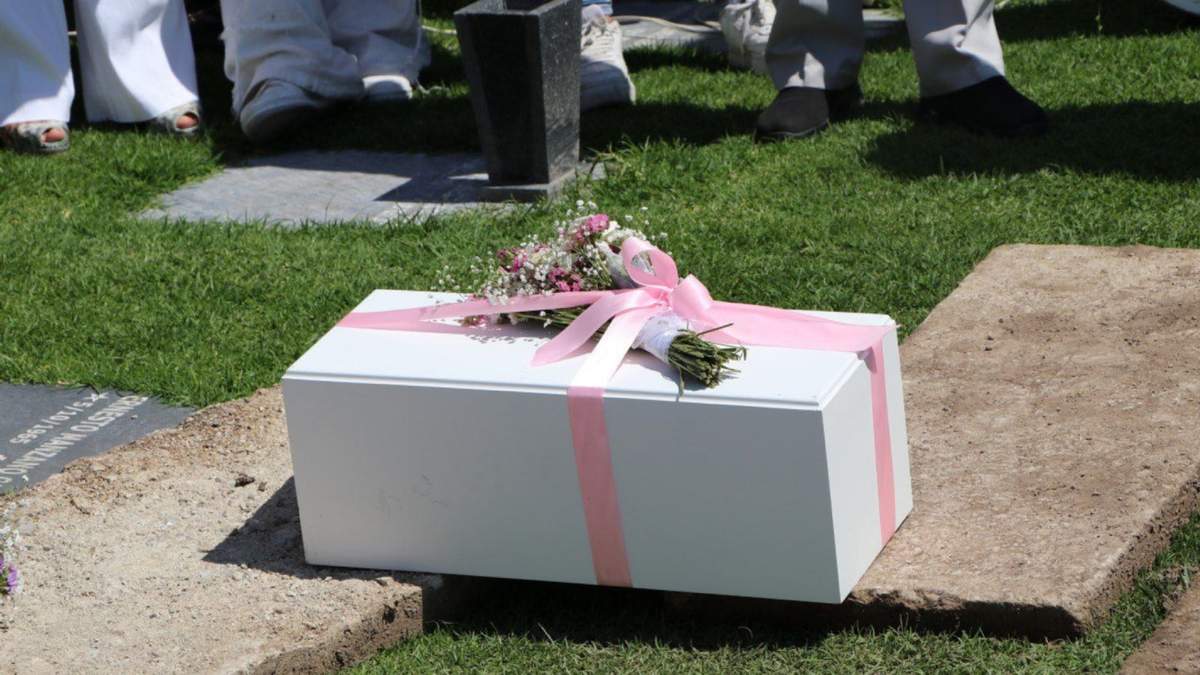 Los cuerpos de seis bebés no reclamados que permanecían bajo resguardo del Instituto Jalisciense de Ciencias Forenses (IJCF) fueron inhumados en el municipio de Zapopan