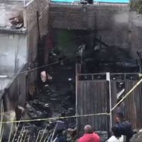 Mueren seis pequeños al incendiarse su casa de madera en Iztapalapa