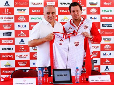Necaxa destituye a Memo Vázquez
