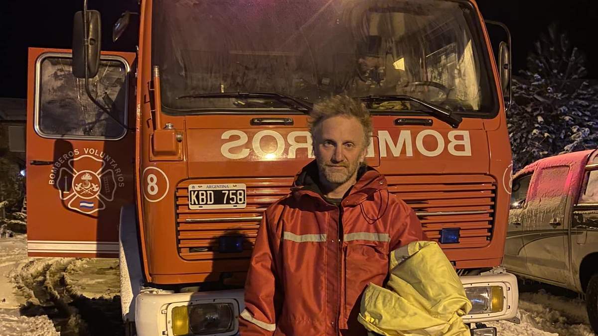 Federico Fisher usó su moto de nieve para dar con la persona desaparecida. Fuente: (Facebook)