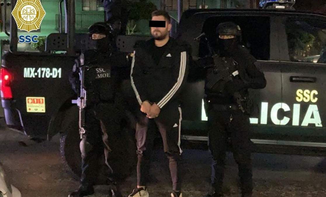 En total fueron detenidas cuatro personas, dos de ellas responsables directas