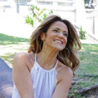 A sus 56 años, María Fernanda Callejón se mantuvo a la moda con su colección de trajes de baño y microbikinis