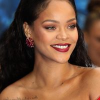 Rihanna escogió un bikini tan ajustado que las tiritas se fueron... ¡Salió todo!