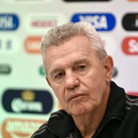 “Ya déjense de dinosaurios”: Afición pide a Javier Aguirre dar oportunidad a jóvenes