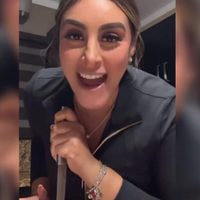 Alcaldesa de Soto la Marina defiende con cuchillo en mano cobro voluntario en playa La Pesca (Video)