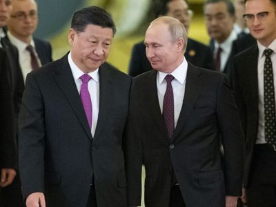 Presidente de China, Xi Jinping, aterriza en Moscú para reunirse con Vladimir Putin