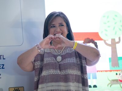 Xóchitl Gálvez celebra encuesta de Massive Caller que le concede empate con Sheinbaum
