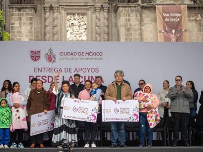 Desde el zócalo, Brugada entrega 24 mil apoyos del programa “Desde la Cuna”