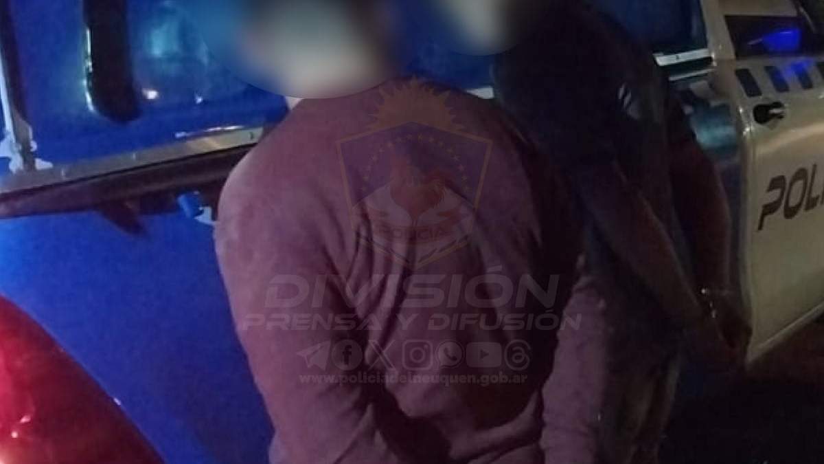 Los hermanos fueron detenidos tras la agresión a sus tíos. Fuente (Policía de Neuquén)