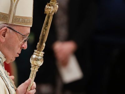 Tormenta en la comunicación del Vaticano: dimiten los dos voceros