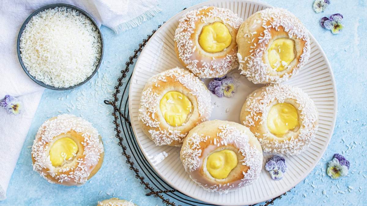 Bollos de coco y crema pastelera. Fuente: (Instagram)