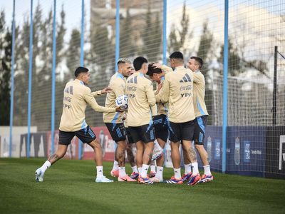 Sorprende Scaloni: los tres jugadores de la Sub-20 que entrenaron con la Selección Argentina