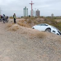 Un vehículo desbarrancó en el Mirador