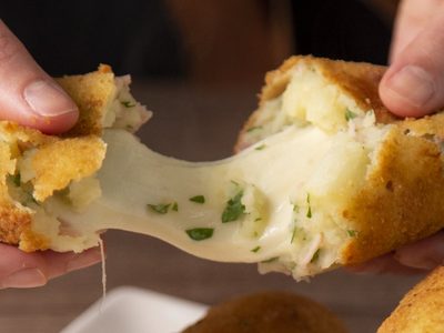 Bastones de queso: llevá a otro nivel tus picadas con esta receta que es un 10 y todos van a amar