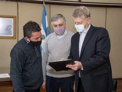 La Pampa: Ziliotto otorgó un crédito de 28 millones de pesos para impulsar a la industria petrolera